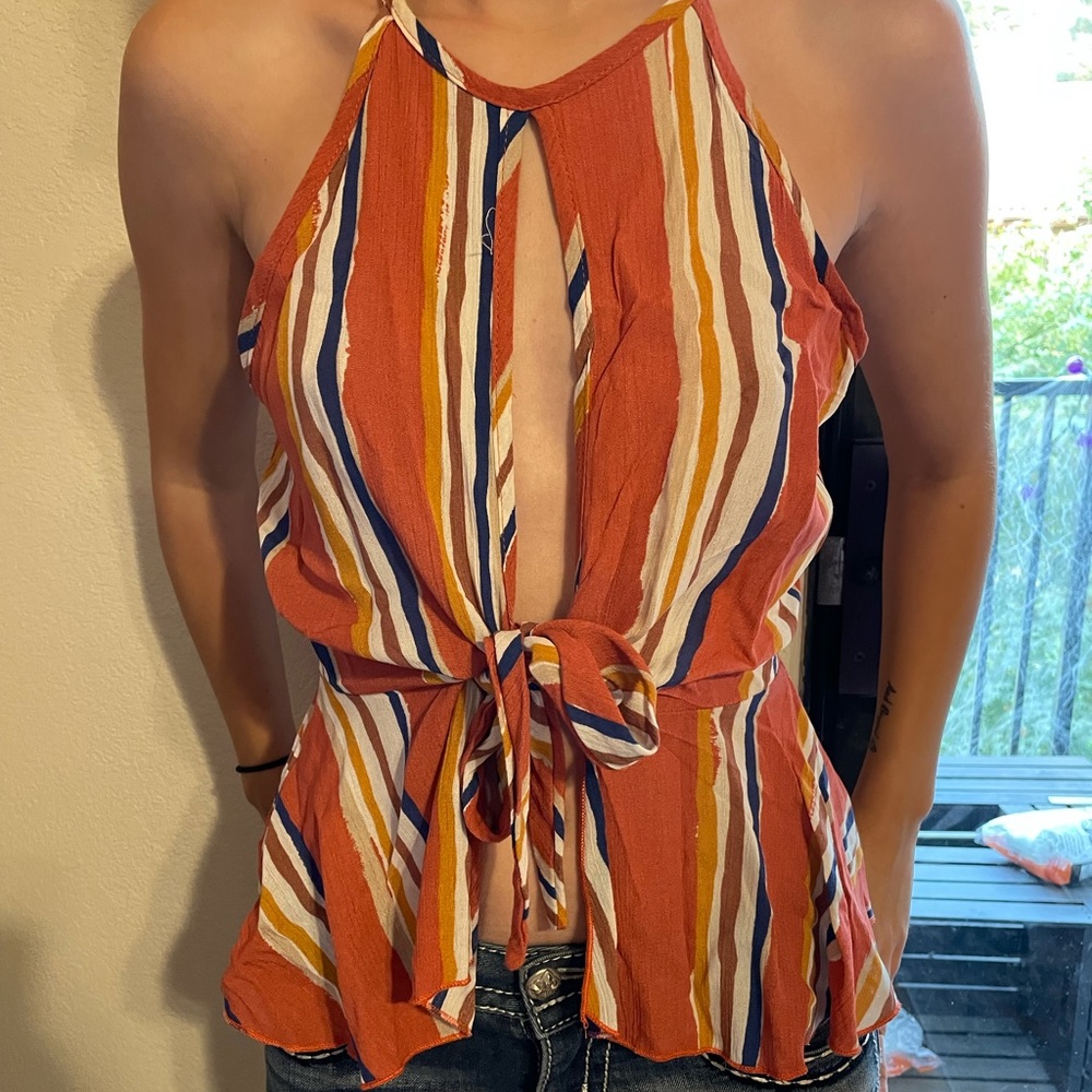Front tie top